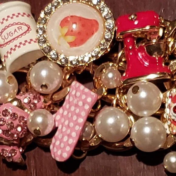 Betsey Johnson Babycakes Cluster Gold Tone Bracelet in Reds, Pinks and White. - Picture 7 of 9